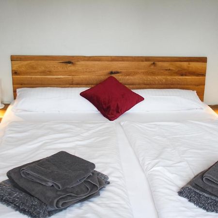 Kontraste Hotel นอยมึนสเตอร์ ภายนอก รูปภาพ