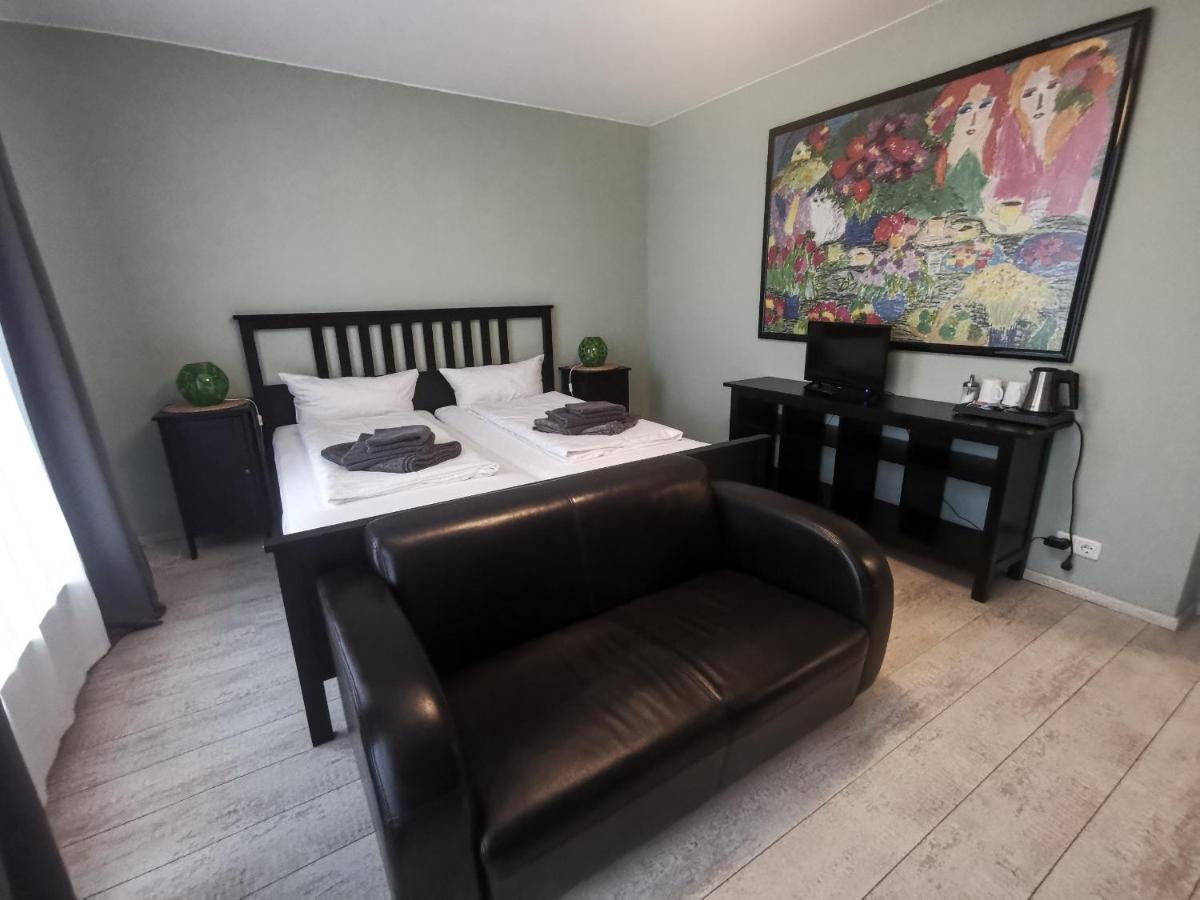 Kontraste Hotel นอยมึนสเตอร์ ภายนอก รูปภาพ