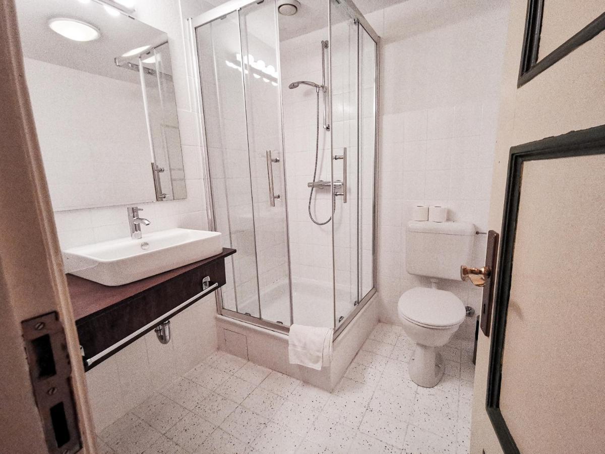 Kontraste Hotel นอยมึนสเตอร์ ภายนอก รูปภาพ