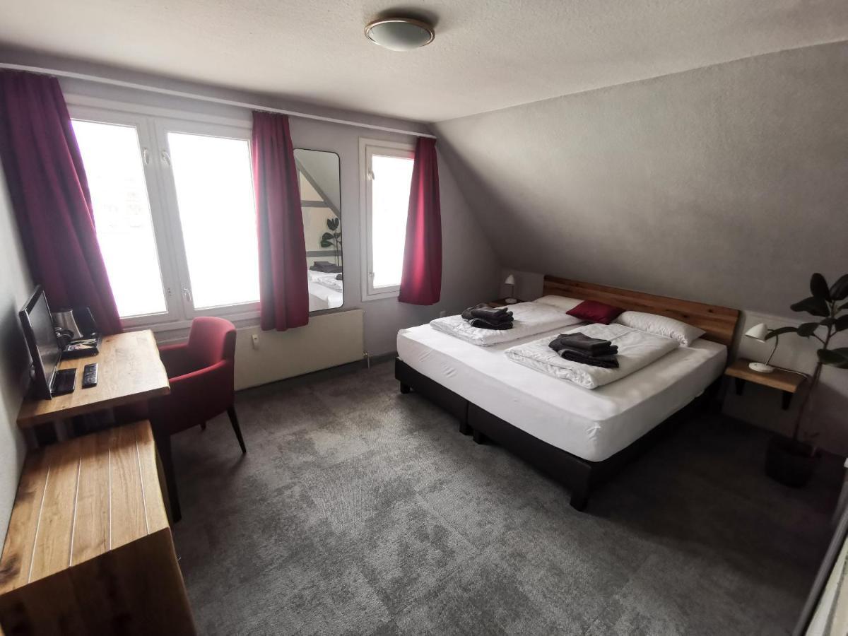 Kontraste Hotel นอยมึนสเตอร์ ภายนอก รูปภาพ